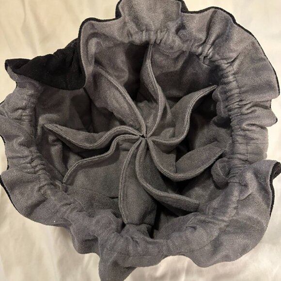 TTRPG Dice Bundle: Collapsible Tray, 2 Dice Bags, & Novelty D"2020" | Near New - Picture 7 of 9